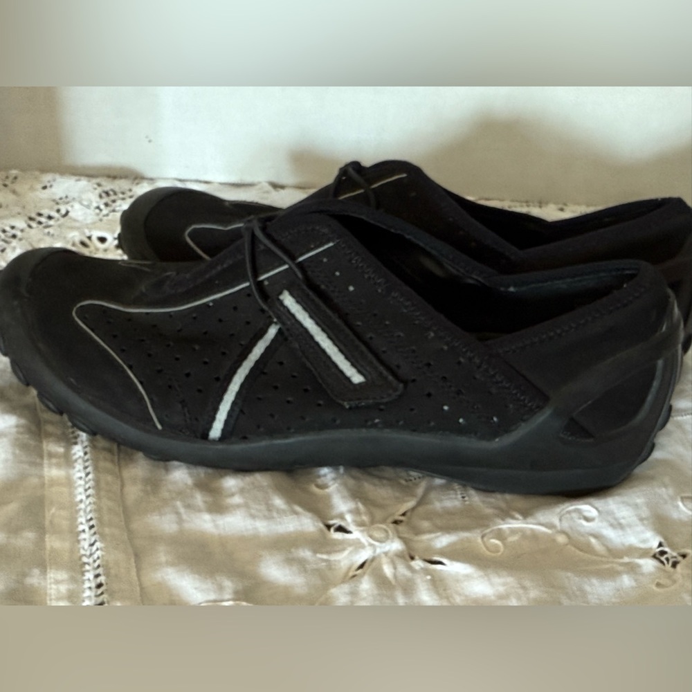 Clarks Women's Privo Tequini Slip-On Leather Sporty Sneakers  black Size 8.5